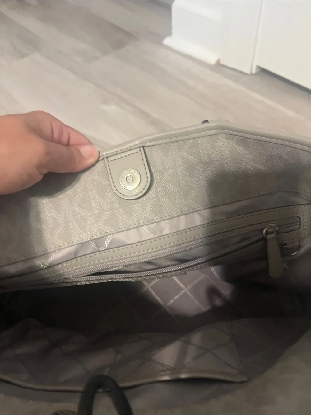 Michael Kors Two-Tone Gray/white LighyGray MK Signature Tote